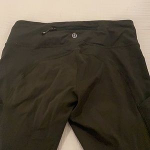 Green Lululemon leggings with side pockets size 6